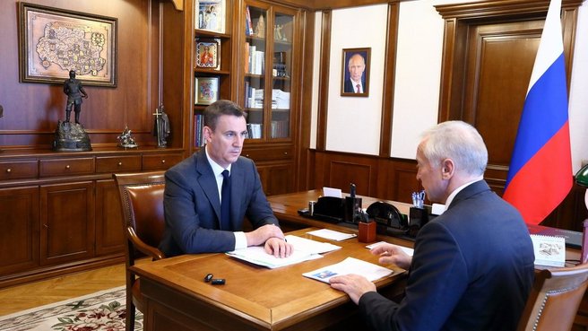 Дмитрий Патрушев на встрече с губернатором Владимиром Мазуром в Томске, сентябрь 2026
